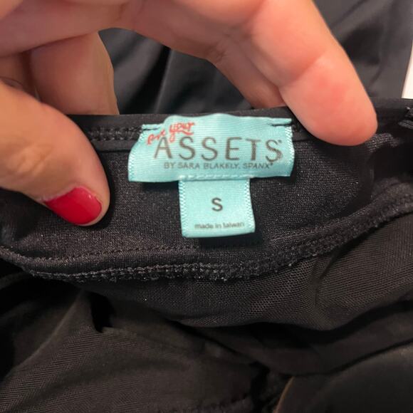 Assests by Spanx Ruched Push Up One Piece Swimsuit - Picture 8 of 9